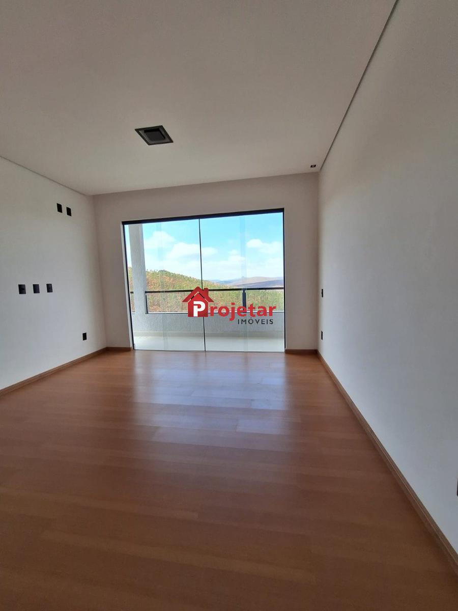 Casa, Água Limpa, 4 Quartos, 6 Vagas, 3 Suítes