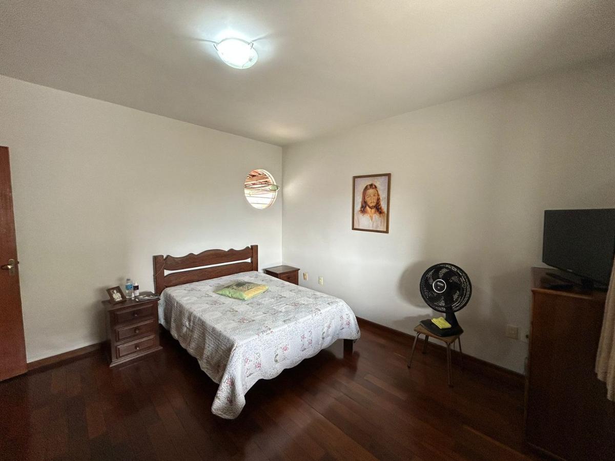 Casa, Floramar, 4 Quartos, 5 Vagas, 2 Suítes