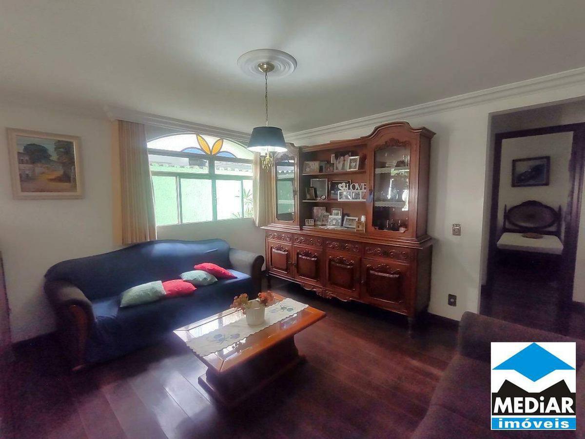 Casa, Colégio Batista, 6 Quartos, 4 Vagas, 1 Suíte