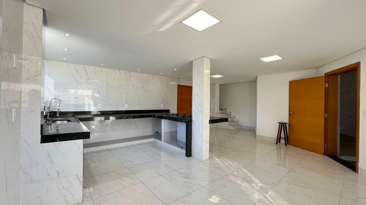 Casa, Estoril, 3 Quartos, 6 Vagas, 1 Suíte