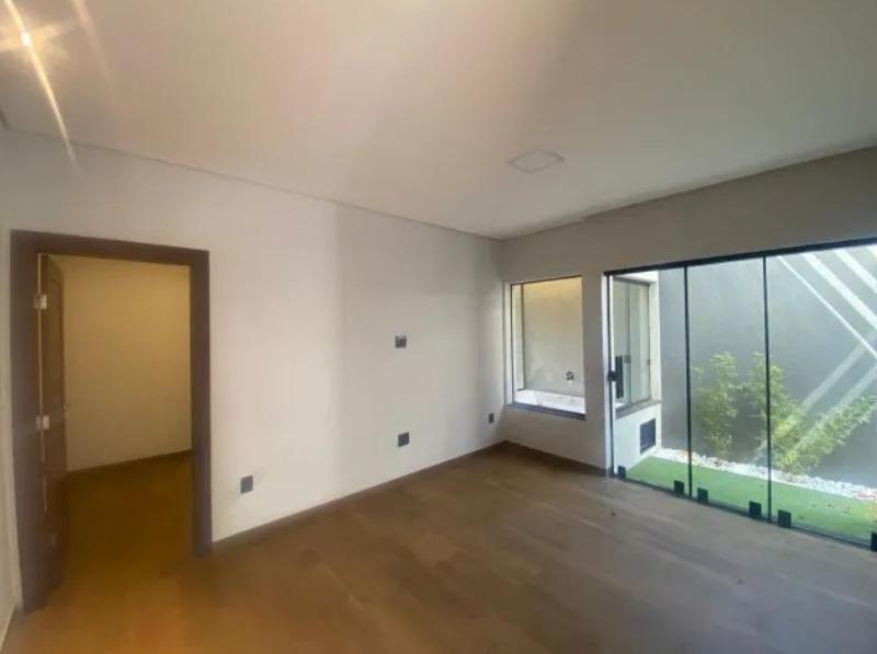 Casa, Montreal, 3 Quartos, 4 Vagas, 3 Suítes