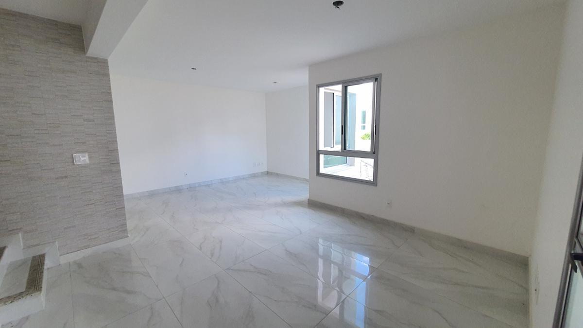 Casa, Centro, 3 Quartos, 2 Vagas, 1 Suíte