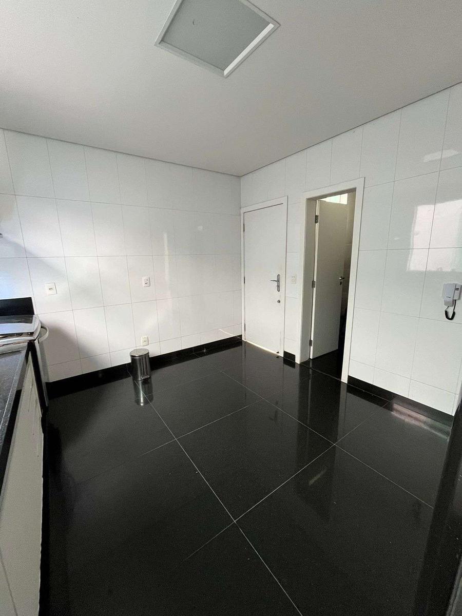 Casa, Castelo, 4 Quartos, 8 Vagas, 4 Suítes