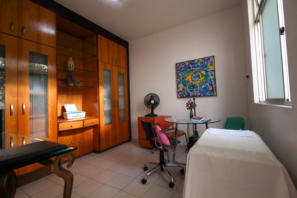 Casa, Vila Clóris, 4 Quartos, 3 Vagas, 1 Suíte