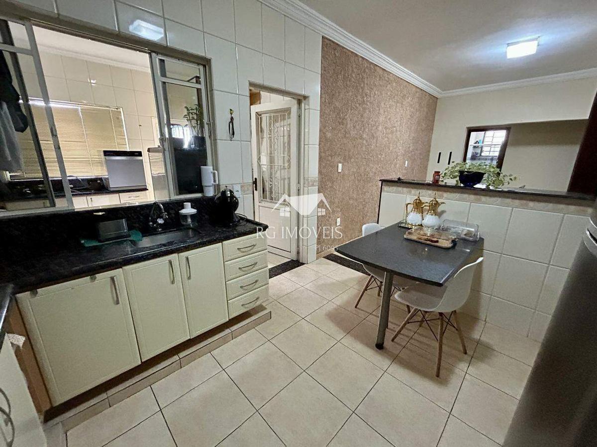 Casa, Milionários, 3 Quartos, 4 Vagas, 1 Suíte