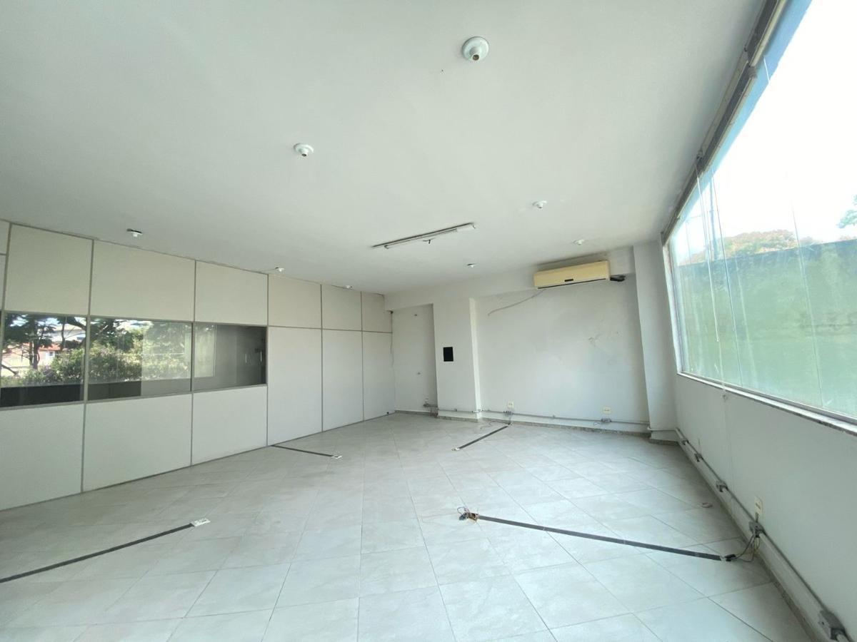 Prédio, Santa Cruz, 0 Quarto, 2 Vagas