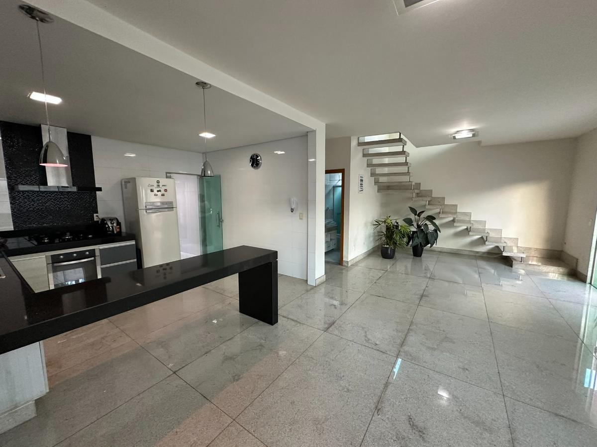 Casa, Céu Azul, 3 Quartos, 5 Vagas, 1 Suíte