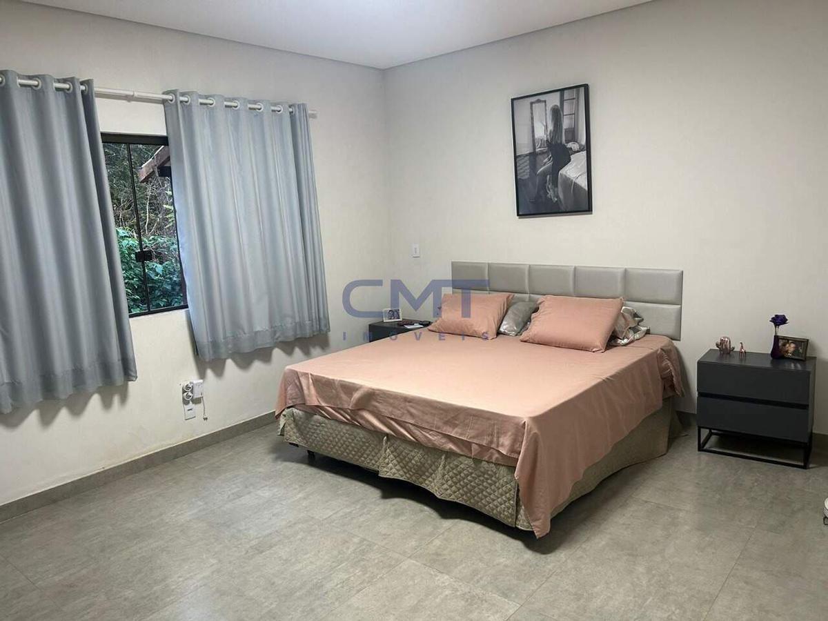 Casa, Macacos, 4 Quartos, 6 Vagas, 1 Suíte