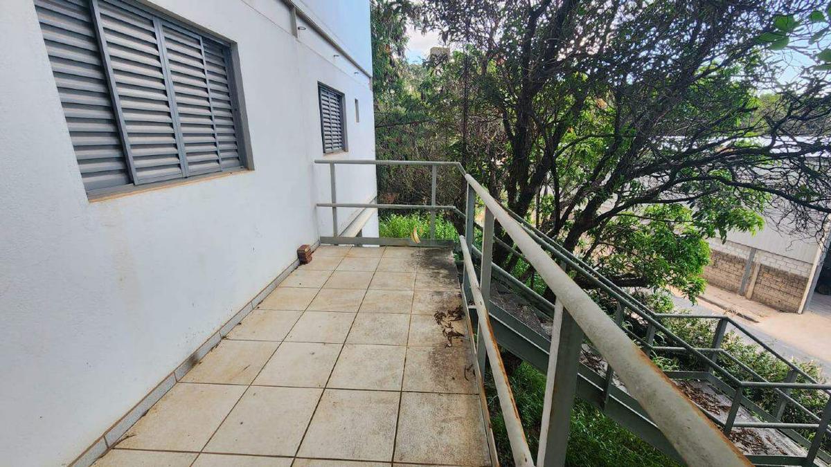 Galpão, Califórnia, 0 Quarto, 0 Vaga