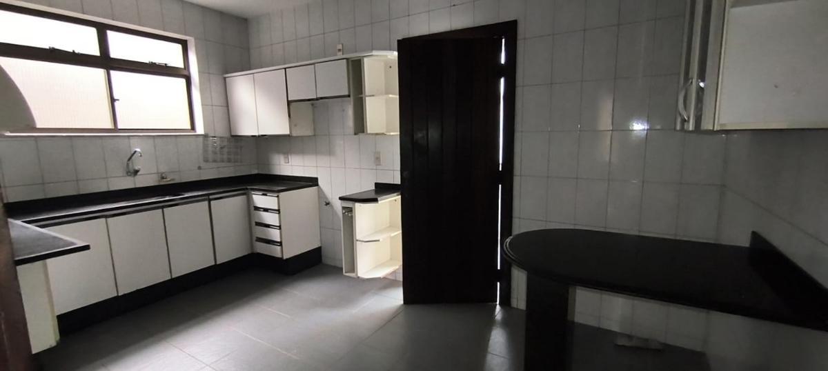 Casa, Itapoã, 5 Quartos, 4 Vagas, 1 Suíte