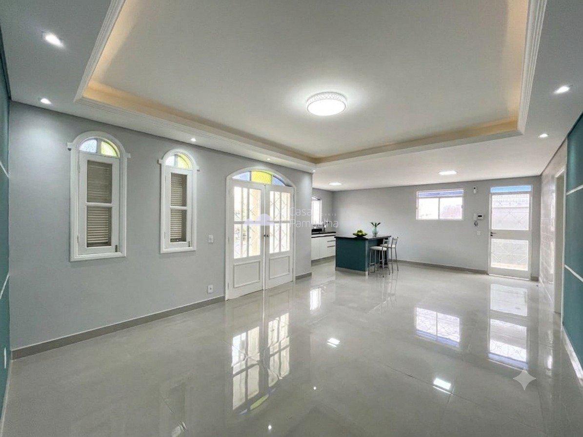 Casa, Santa Branca, 6 Quartos, 4 Vagas, 1 Suíte