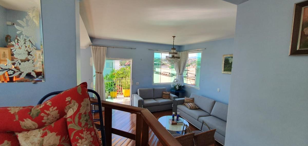 Casa, João Pinheiro, 5 Quartos, 4 Vagas, 1 Suíte