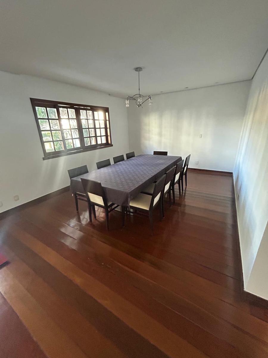 Casa, Castelo, 4 Quartos, 2 Vagas, 1 Suíte