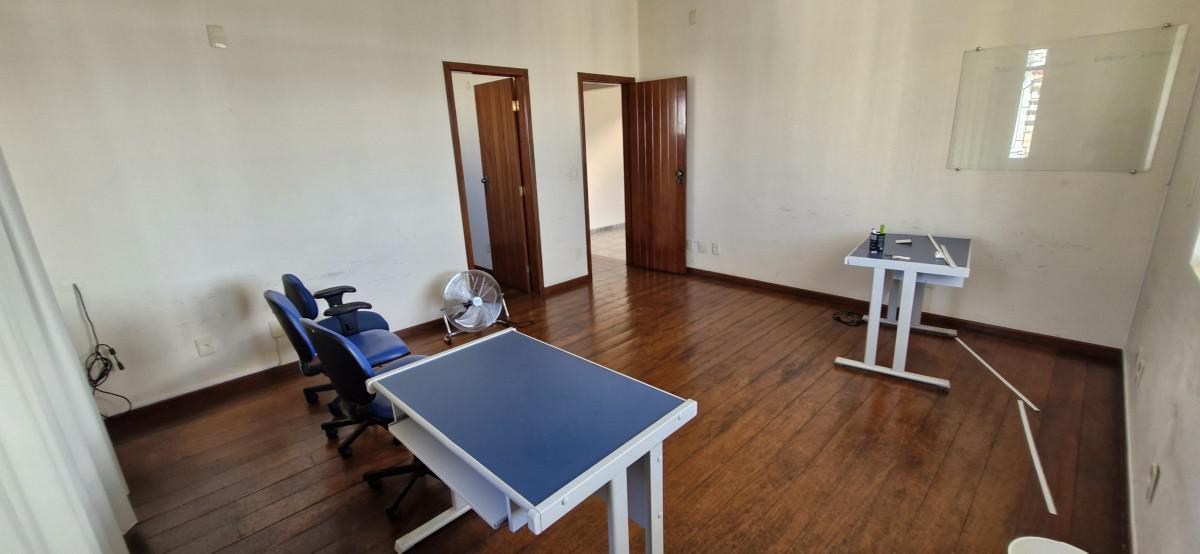 Casa, Concórdia, 10 Quartos, 8 Vagas, 1 Suíte