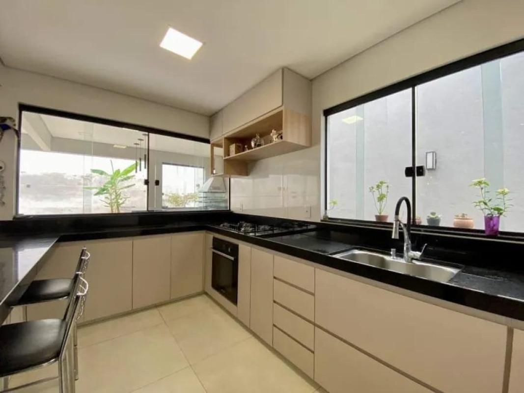 Casa, Planalto, 3 Quartos, 4 Vagas, 3 Suítes