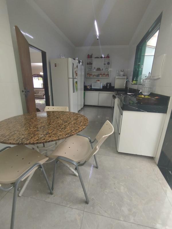 Casa, Castelo, 3 Quartos, 4 Vagas, 1 Suíte