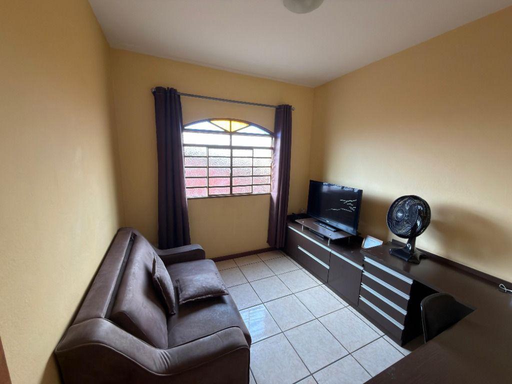 Casa, Itacolomi, 3 Quartos, 0 Vaga, 1 Suíte