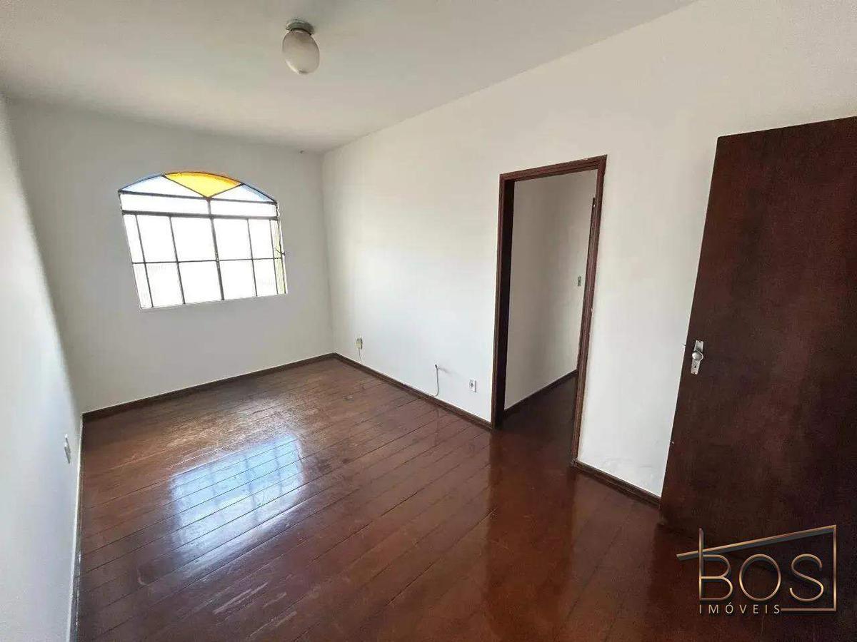 Apartamento, Sagrada Família, 2 Quartos, 0 Vaga