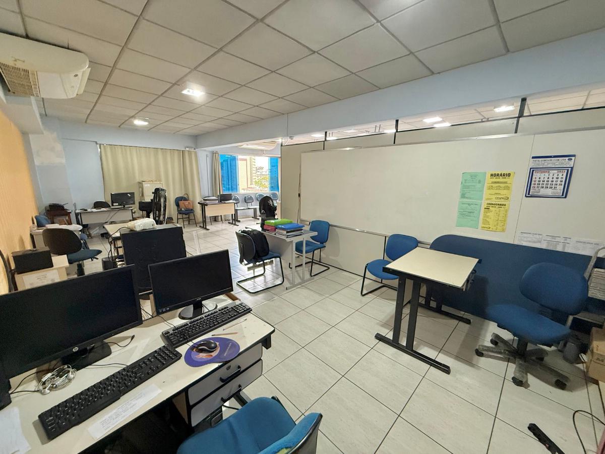 Sala, Liberdade, 0 Quarto, 13 Vagas