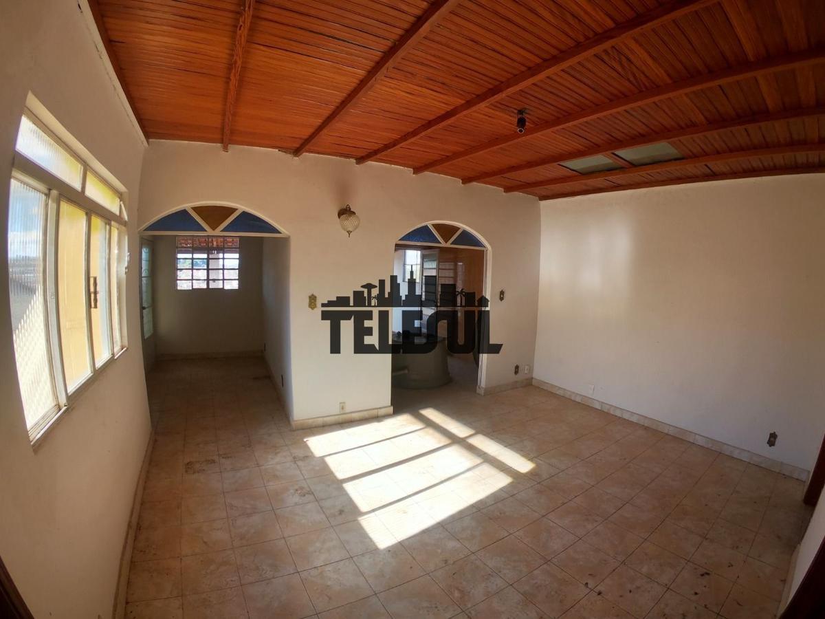 Casa, Centro, 4 Quartos, 0 Vaga, 1 Suíte