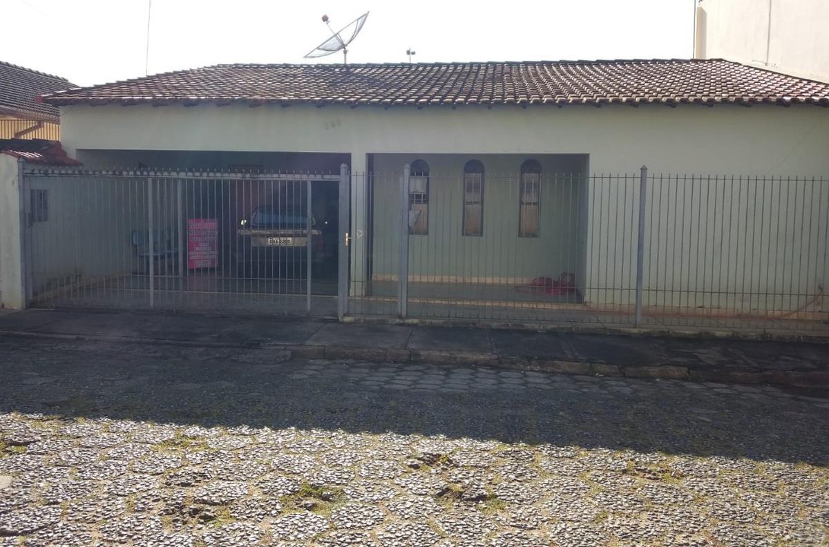 Casa, Centro, 3 Quartos, 2 Vagas, 1 Suíte