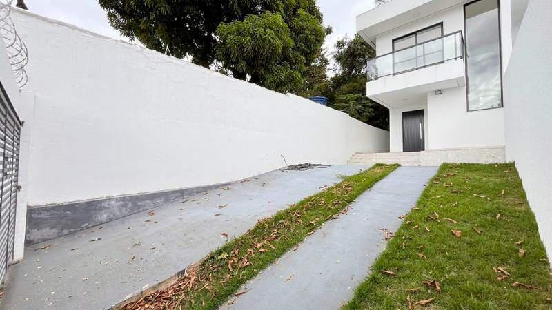 Casa, Santa Branca, 3 Quartos, 2 Vagas, 1 Suíte