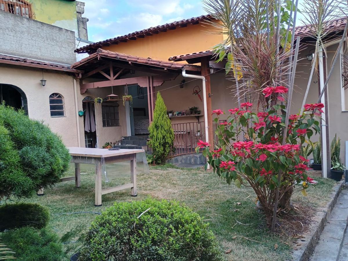 Casa, Cachoeirinha, 4 Quartos, 3 Vagas, 1 Suíte