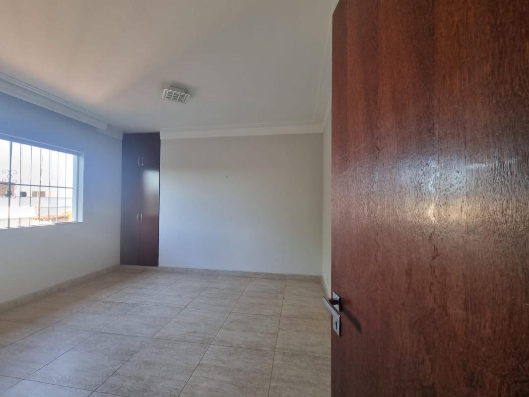 Casa, Centro, 4 Quartos, 6 Vagas, 1 Suíte