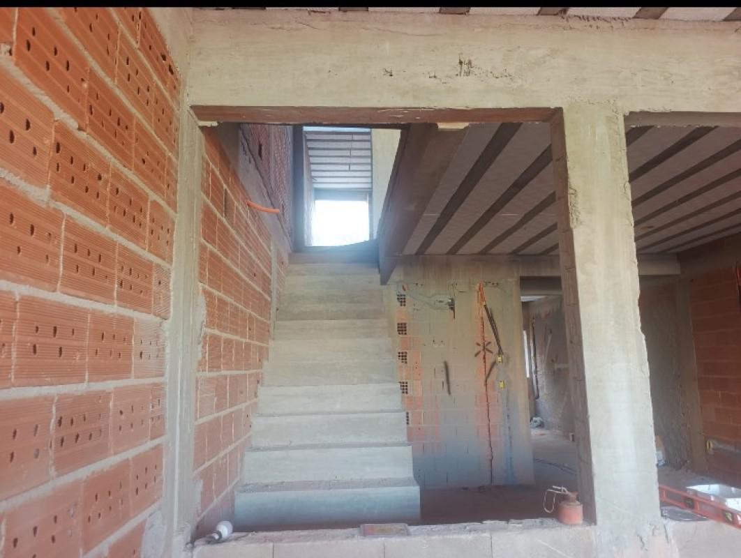 Casa, Europa, 3 Quartos, 2 Vagas, 1 Suíte