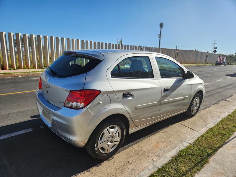 Chevrolet Onix Hatch Joy 1.0 8v Flex 5p Mec.