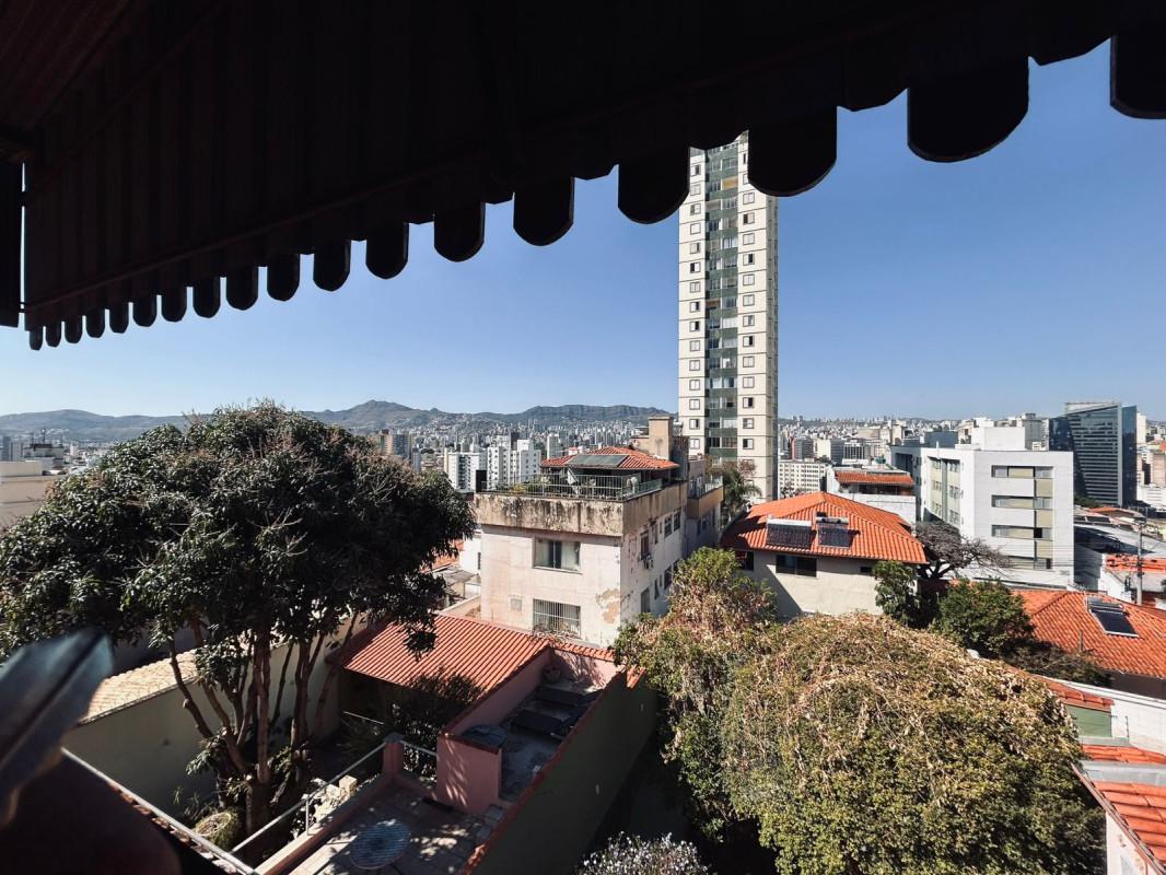 Casa Comercial, Colégio Batista, 4 Quartos, 3 Vagas, 2 Suítes