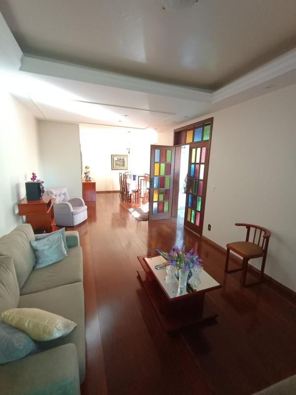 Casa, Luxemburgo, 4 Quartos, 4 Vagas, 1 Suíte