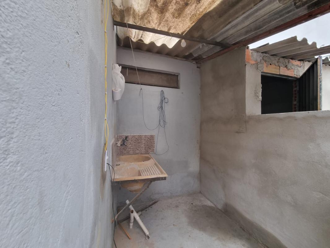 Quitinete, Industrial, 1 Quarto, 0 Vaga