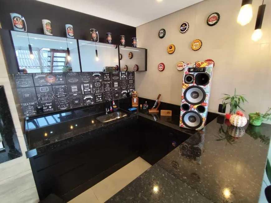 Casa, Trevo, 3 Quartos, 2 Vagas, 1 Suíte
