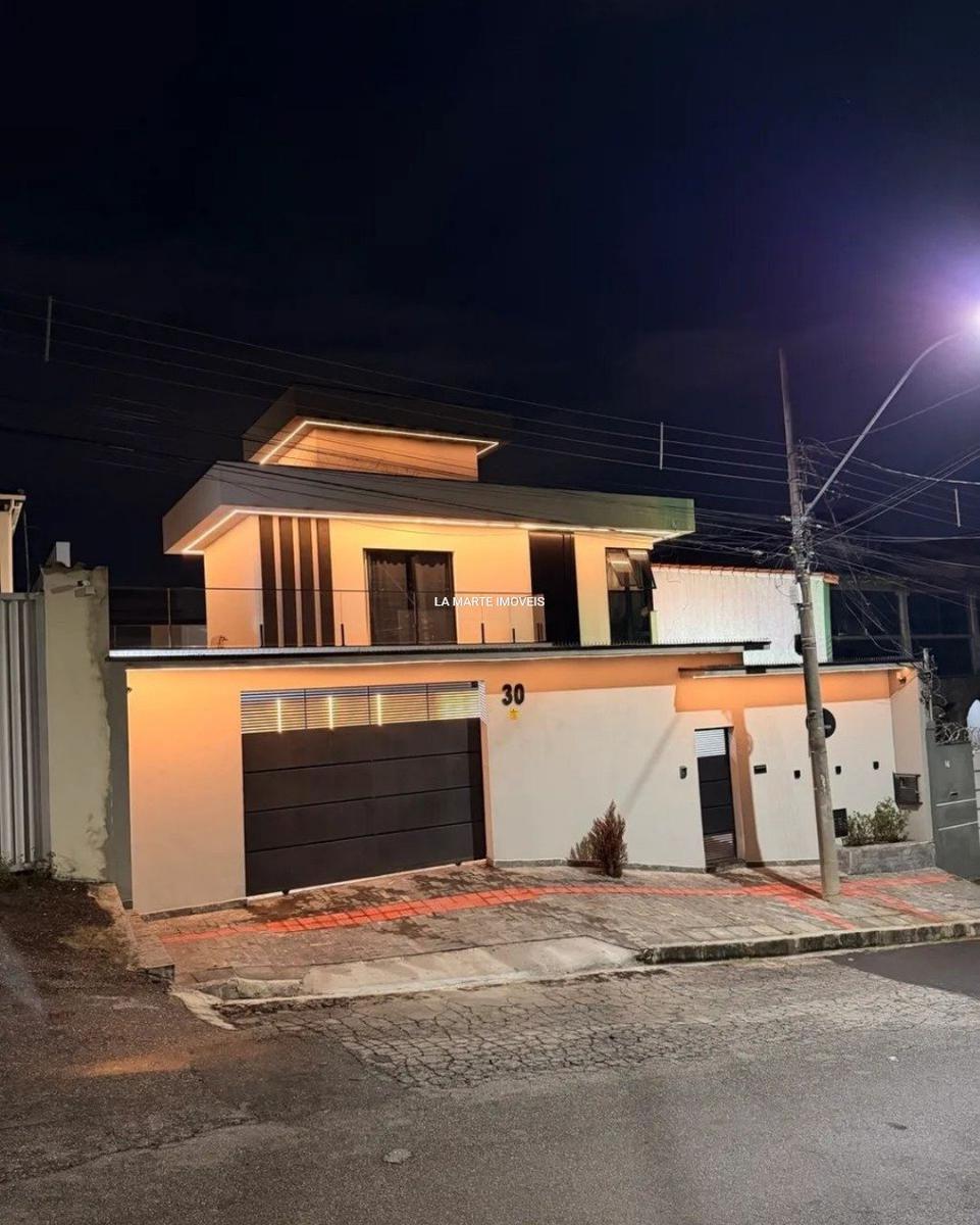 Casa, Industrial, 4 Quartos, 5 Vagas, 2 Suítes