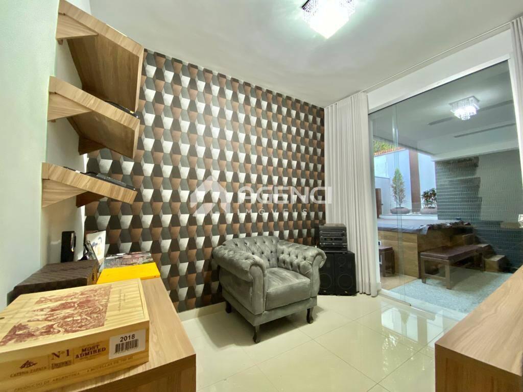 Casa, Trevo, 4 Quartos, 0 Vaga, 3 Suítes