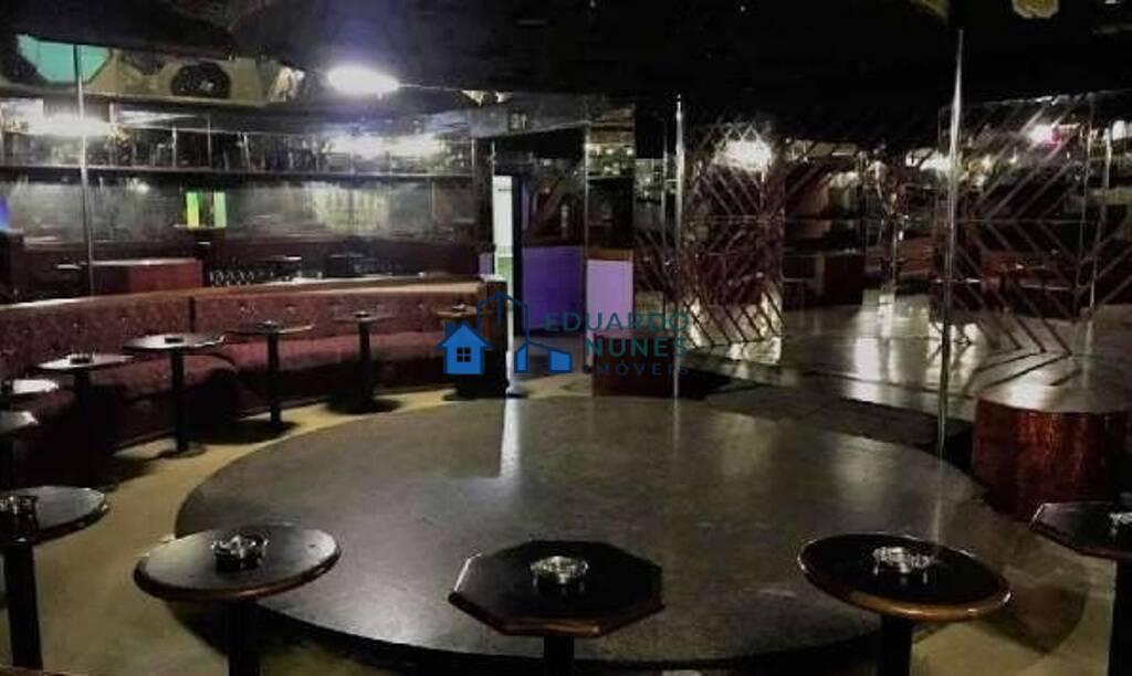 Casa, Funcionários, 4 Quartos, 0 Vaga