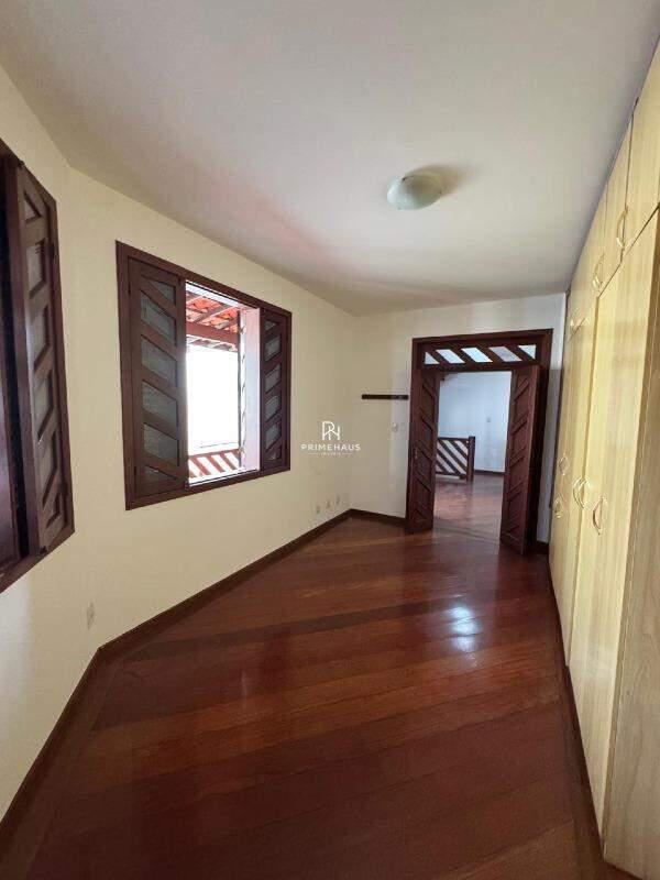 Casa, Castelo, 5 Quartos, 14 Vagas, 1 Suíte