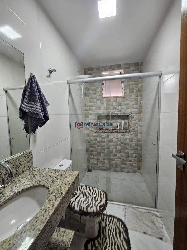 Casa, Quitandinha, 3 Quartos, 2 Vagas, 1 Suíte