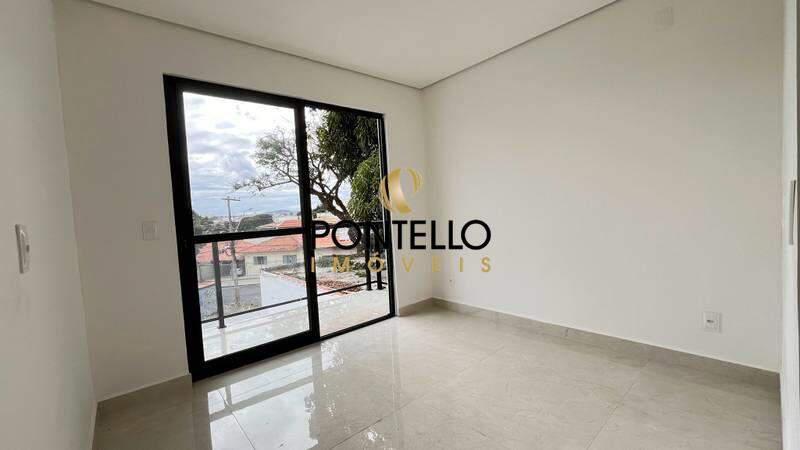 Casa, Santa Branca, 3 Quartos, 2 Vagas, 1 Suíte