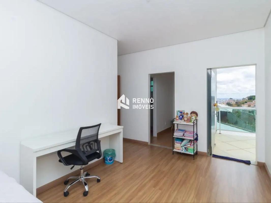 Casa, Estoril, 4 Quartos, 3 Vagas, 4 Suítes