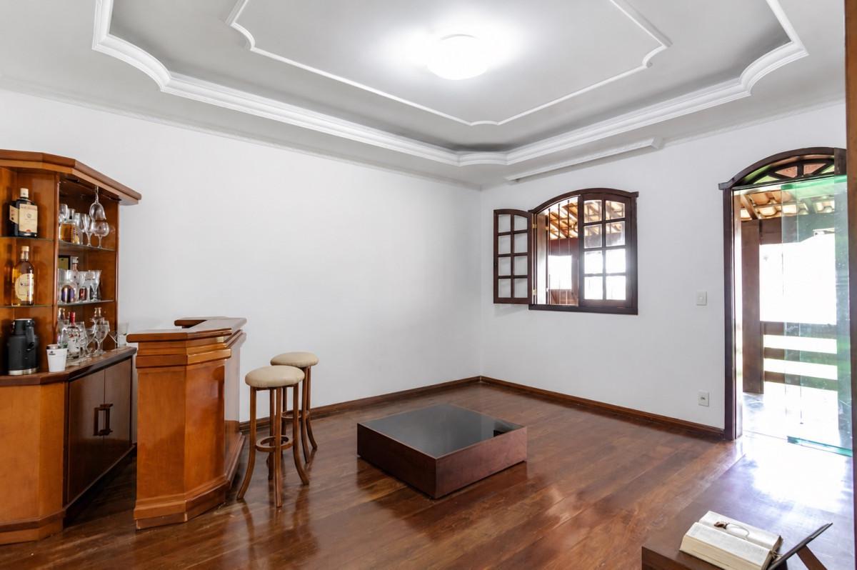 Casa, Castelo, 3 Quartos, 7 Vagas, 2 Suítes