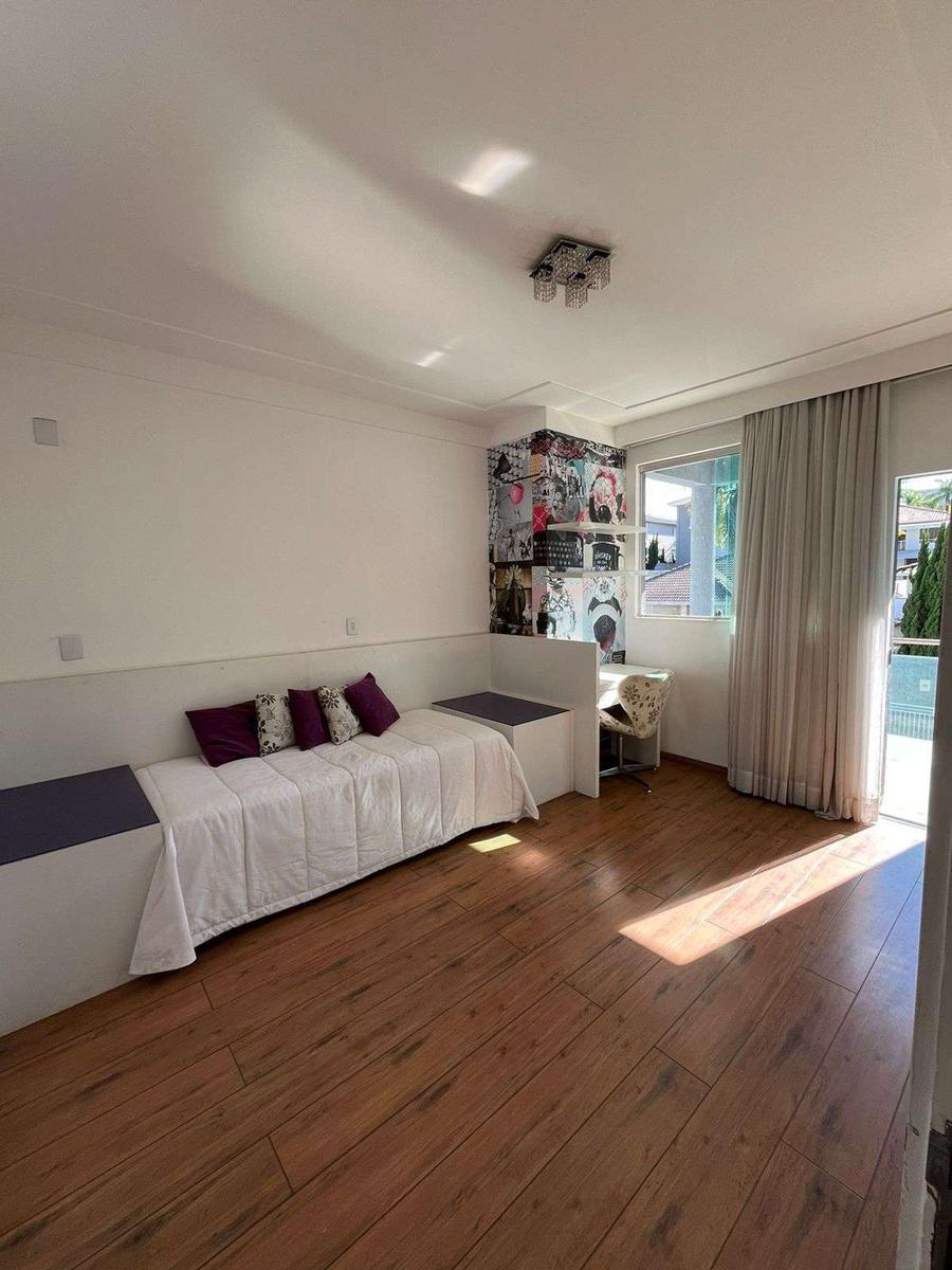 Casa, Castelo, 4 Quartos, 8 Vagas, 4 Suítes