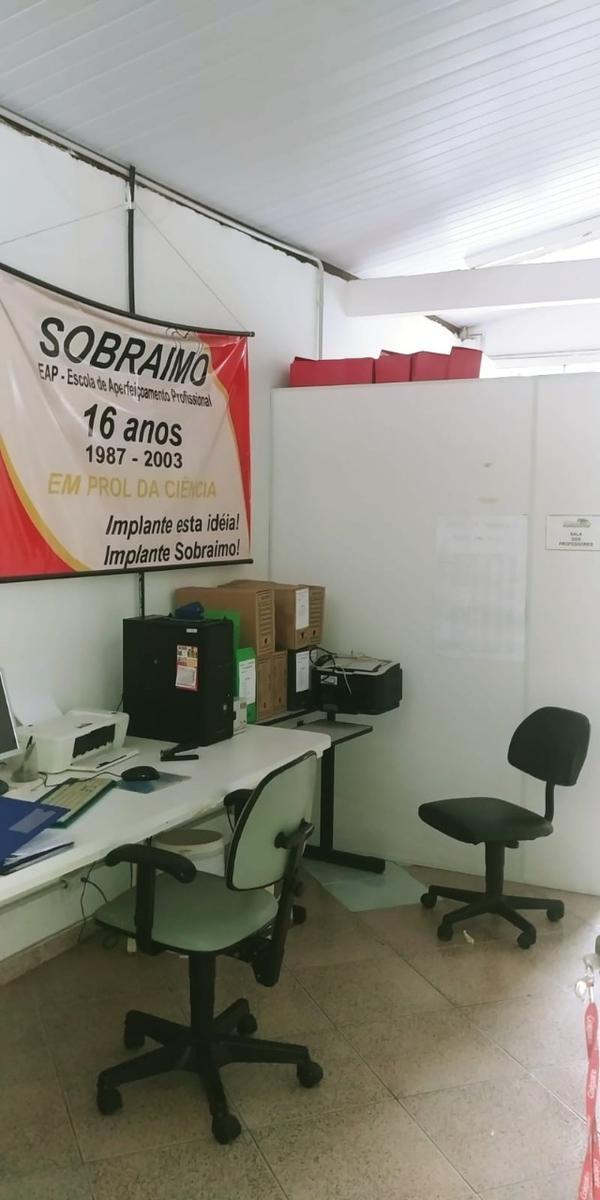 Casa Comercial, Funcionários, 0 Quarto, 10 Vagas