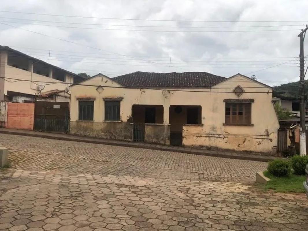 Casa, Centro, 3 Quartos, 0 Vaga