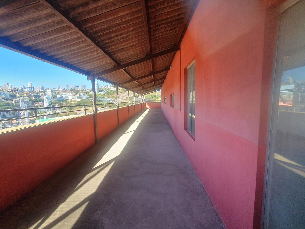 Sala, Estoril, 0 Quarto, 2 Vagas