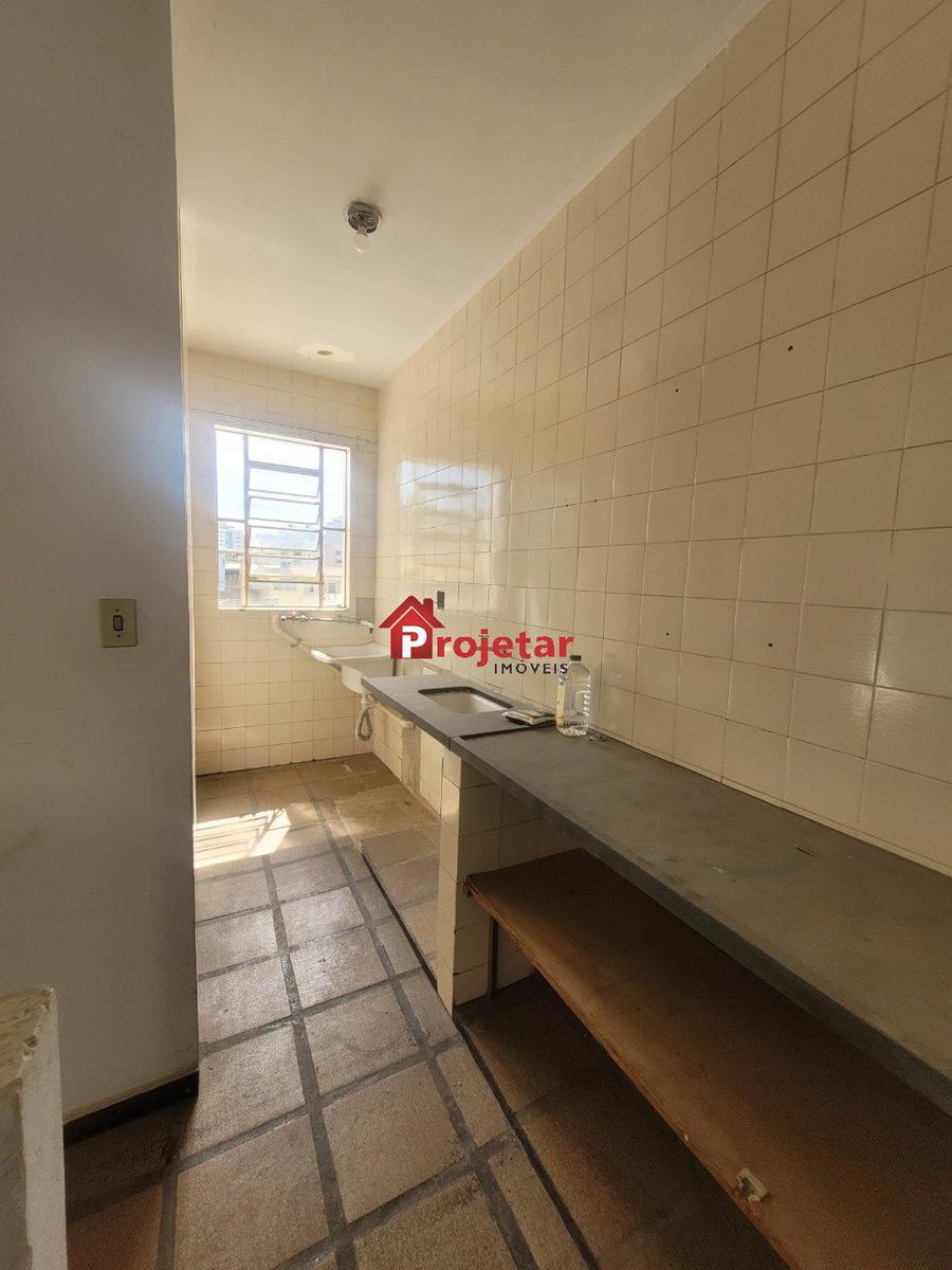 Galpão, Nova Floresta, 0 Quarto, 20 Vagas