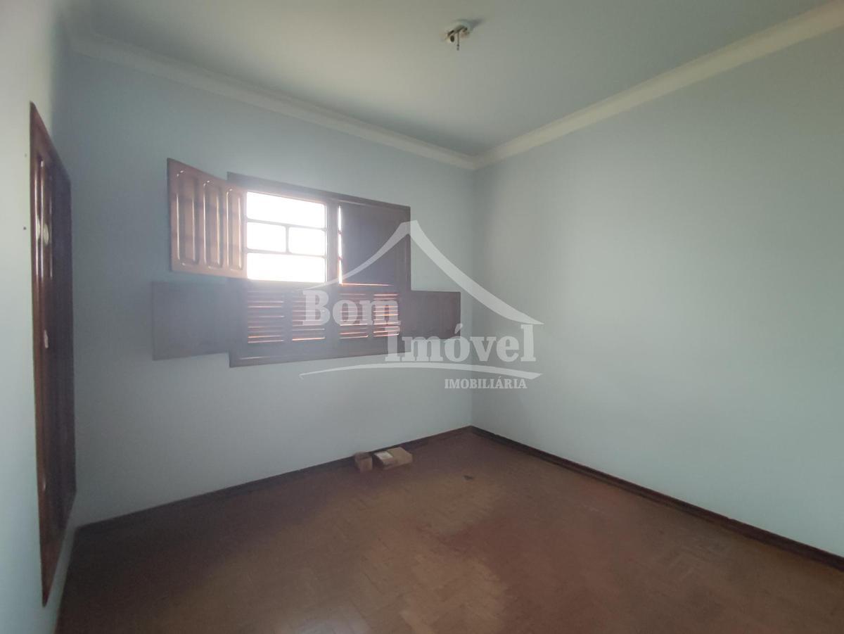 Casa, Centro, 4 Quartos, 1 Vaga, 1 Suíte