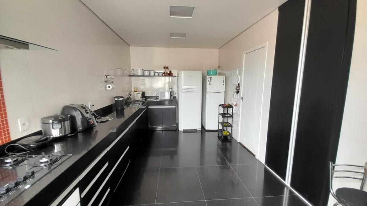 Casa, João Pinheiro, 4 Quartos, 2 Vagas, 3 Suítes