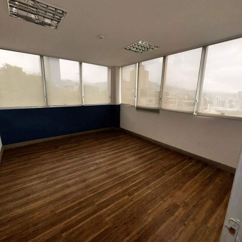 Andar, Estoril, 0 Quarto, 4 Vagas